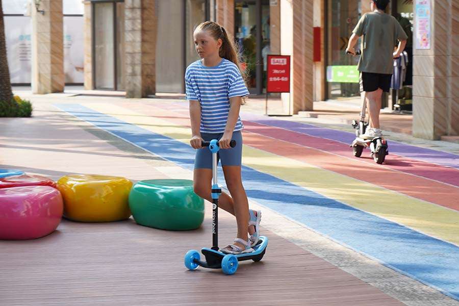 Hurtle's Revolutionary 3-Wheeled Scooter: Advanced Safety, Superior Engineering, and Unmatched Performance for Your Child