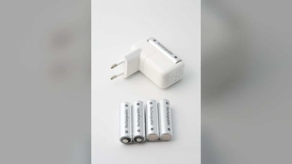 Battery charger with rechargeable batteries