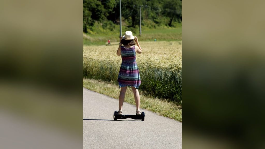 Hoverboard with smart wheels