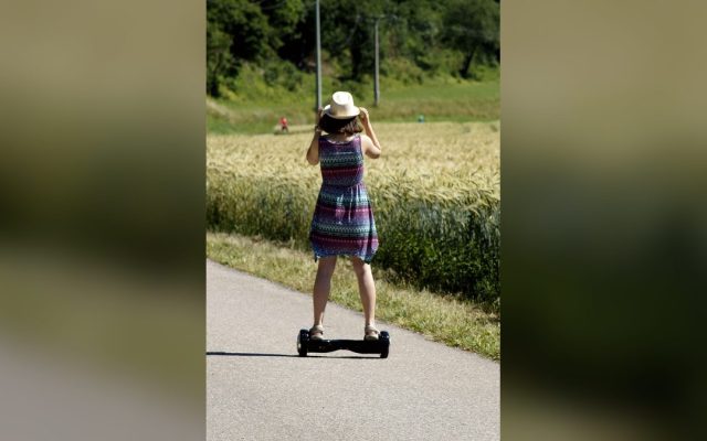 Hoverboard with smart wheels